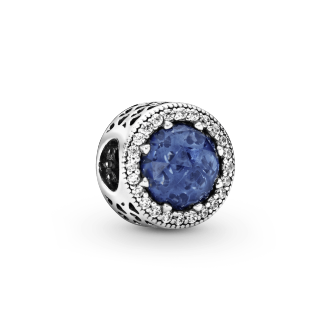 Oferta de Charms Corazones Radiantes con Cristal Azul de Medianoche por $778000 en Pandora
