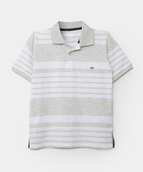 Oferta de Camiseta tipo polo para niño en algodón color blanco jasped con rayas por $59493 en Polito