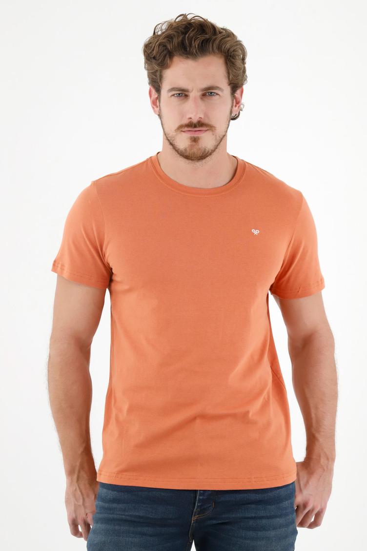 Oferta de Camiseta naranja estampada en espalda para hombre por $41940 en Tennis