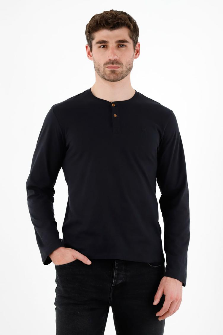 Oferta de Camiseta negra manga larga para hombre por $79900 en Tennis