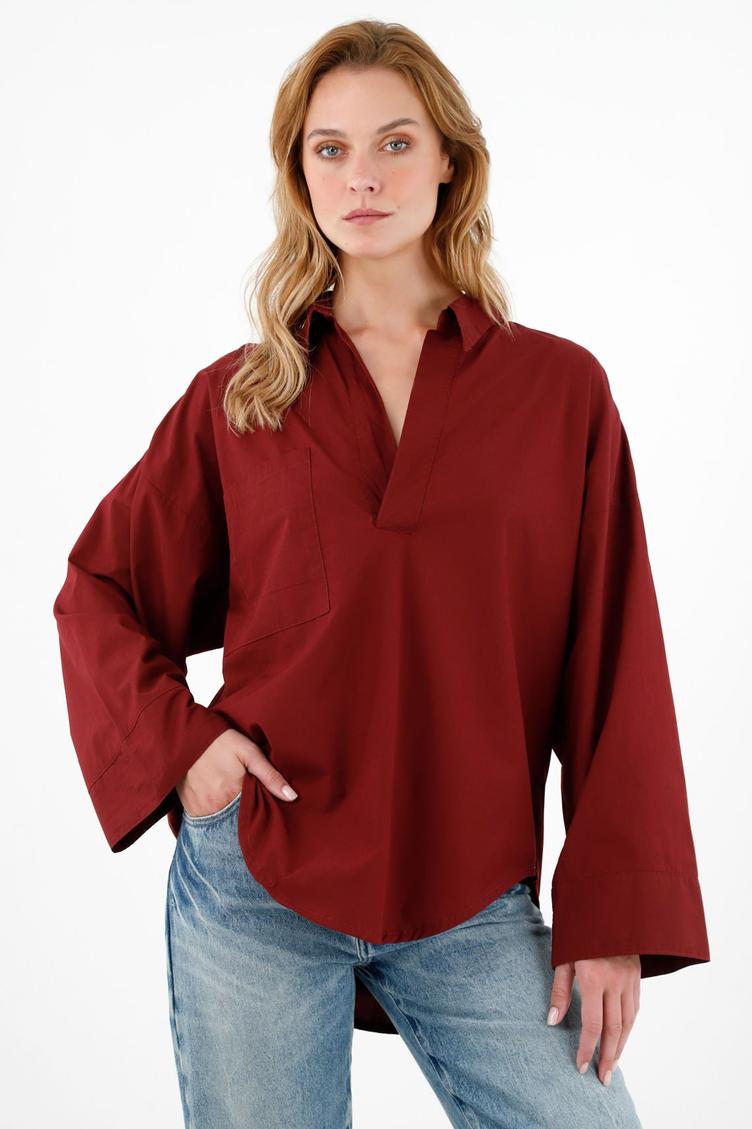 Oferta de Camisa roja en popelina para mujer por $149900 en Tennis