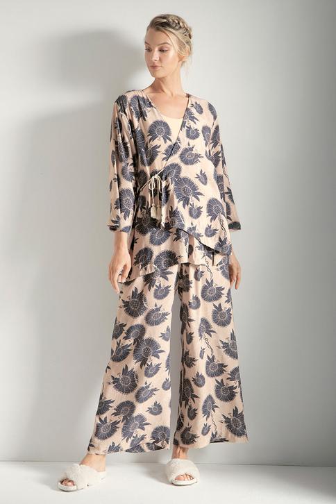 Oferta de Capri pajama set x 3, Kimono, trousers and top por $72 en Touché