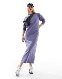 Oferta de ASOS DESIGN midi sweat dress with pockets in blue indigo por $25 en ASOS
