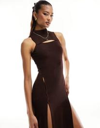 Oferta de Urban Threads cut out detail midi dress in chocolate brown por $11,39 en ASOS