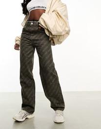 Oferta de ASOS Weekend Collective baggy fit jeans with laser print in washed brown por $28,79 en ASOS