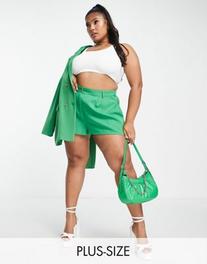 Oferta de In The Style Plus x Billie Faiers tailored short co-ord in green por $15,5 en ASOS