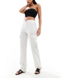 Oferta de ONLY linen mix loose fit cargo trouser in white stripe por $38 en ASOS