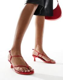 Oferta de Public Desire Ark kitten heel strappy sandal in red por $36,99 en ASOS