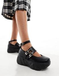 Oferta de Koi Seraphon Mystic chunky shoes with buckles in black por $87,99 en ASOS
