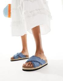 Oferta de ASOS DESIGN Jessie flatform cross strap espadrille sandals in denim por $27,99 en ASOS