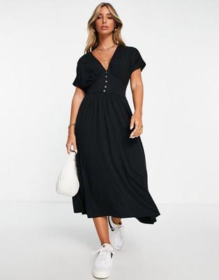 Oferta de ASOS DESIGN waisted midi tea dress with buttons in black por $28 en ASOS