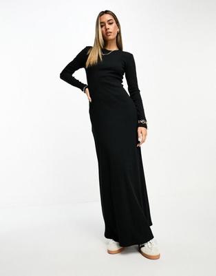 Oferta de ASOS DESIGN column ribbed maxi dress with crew neck in black por $22 en ASOS