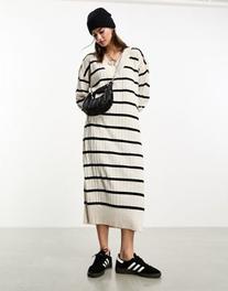 Oferta de ONLY knitted v neck maxi dress in cream and black stripe por $32 en ASOS