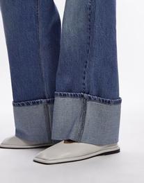 Oferta de Topshop Charlotte leather square toe unlined flat shoes in off white por $58,89 en ASOS
