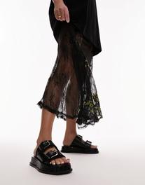 Oferta de Topshop Katie leather chunky sandals in black croc por $58,89 en ASOS
