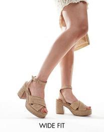 Oferta de ASOS DESIGN Wide Fit Henderson cross strap mid heeled platform sandals in natural fabrication por $42,99 en ASOS