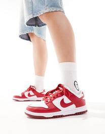 Oferta de Nike Dunk Low NN unisex trainers in white and red por $109,99 en ASOS