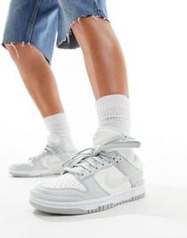 Oferta de Nike Dunk Low Twist trainers in off white and grey por $119,99 en ASOS