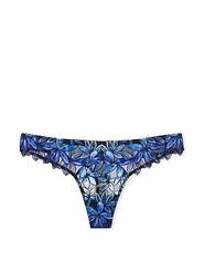 Oferta de Ziggy Glam Floral Embroidery Thong Panty por $39,95 en Victoria’s Secret