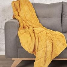 Oferta de Manta Extra Suave Lineas amarillo 125x150 cm por $99900 en Brissa