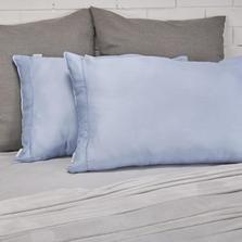 Oferta de Set x 2 almohadas tela 1100 hilos polialgodón azul maya por $64950 en Brissa