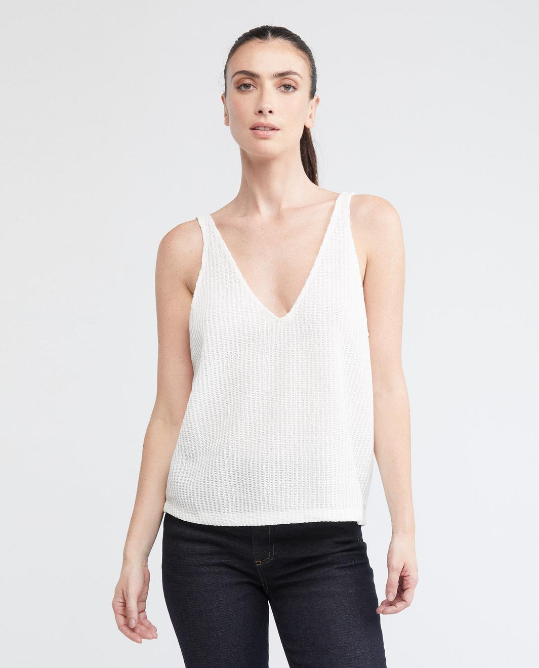 Oferta de Camiseta de Mujer, Tirantes Delgados Escote Profundo en V - Textura Tipo Malla por $97930 en Chevignon