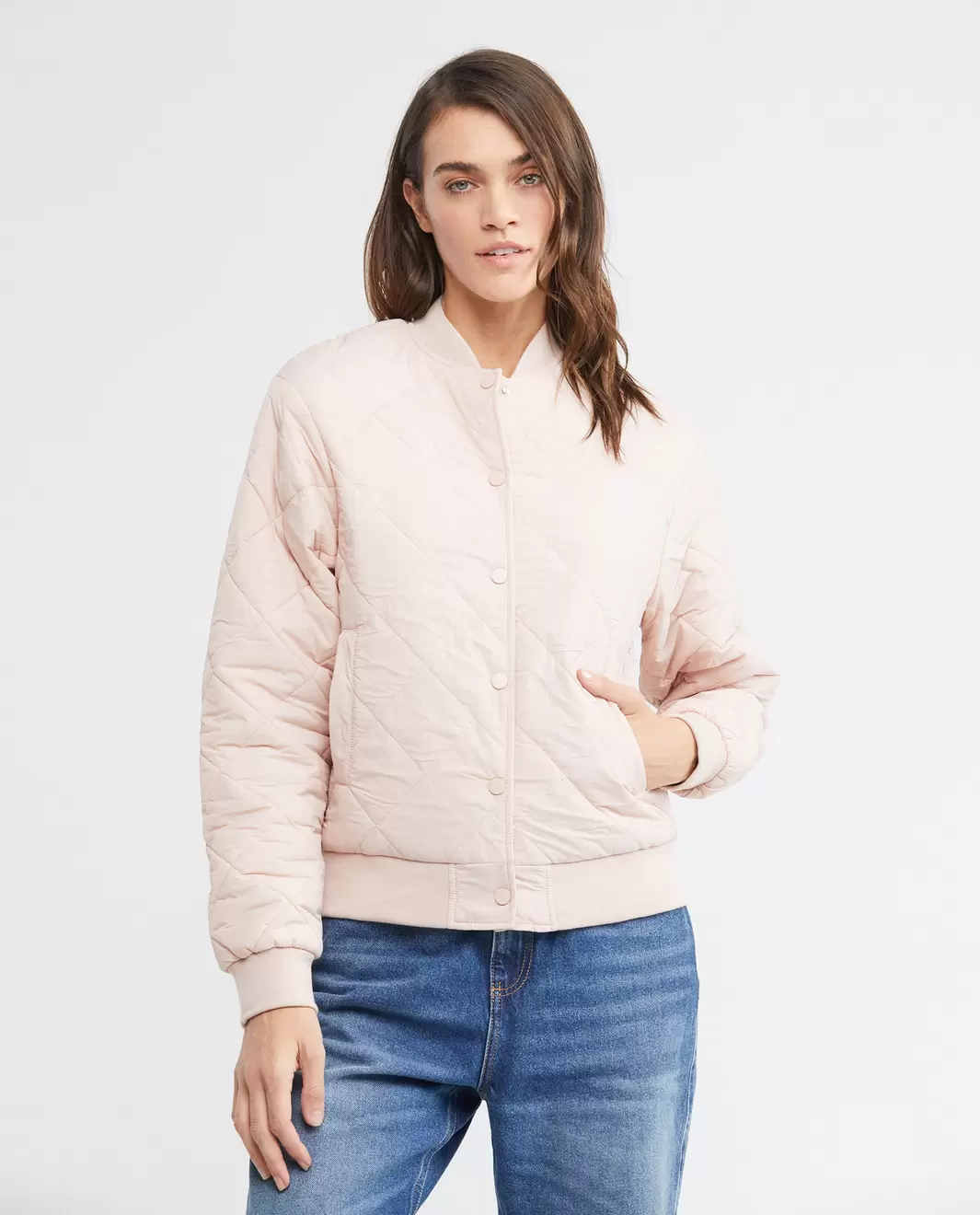 Oferta de Chaqueta de Mujer, Acolchada Super Liviana - Silueta Bomber por $215940 en Chevignon