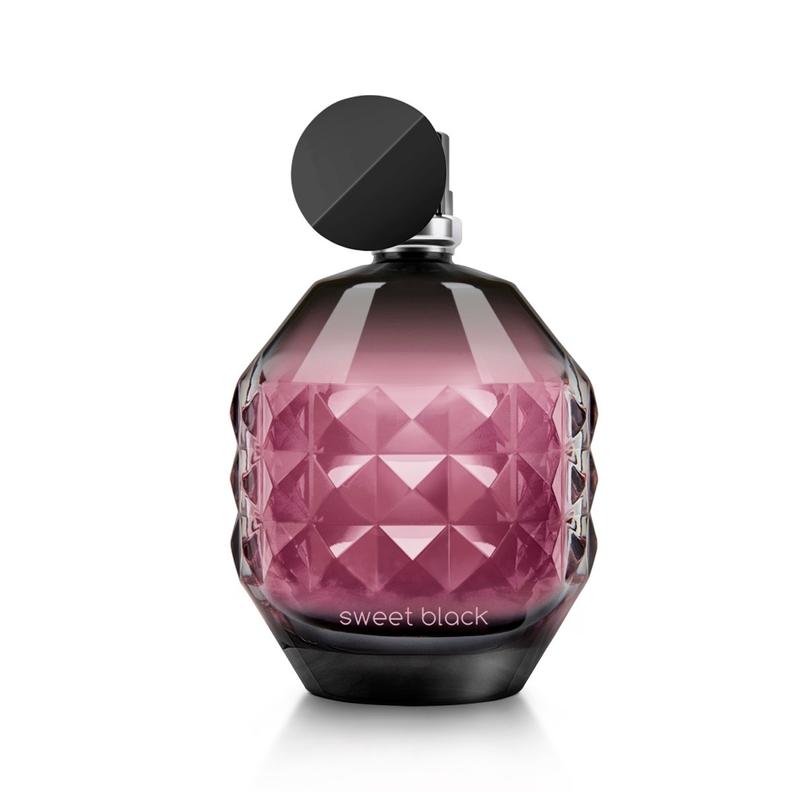 Oferta de Perfume De Mujer Sweet Black, 50 ml por $53250 en Cyzone