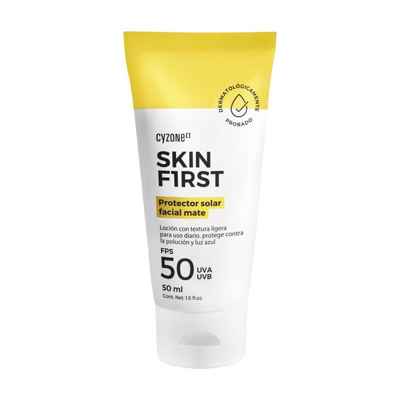 Oferta de Protector Solar Facial Skin First por $43500 en Cyzone