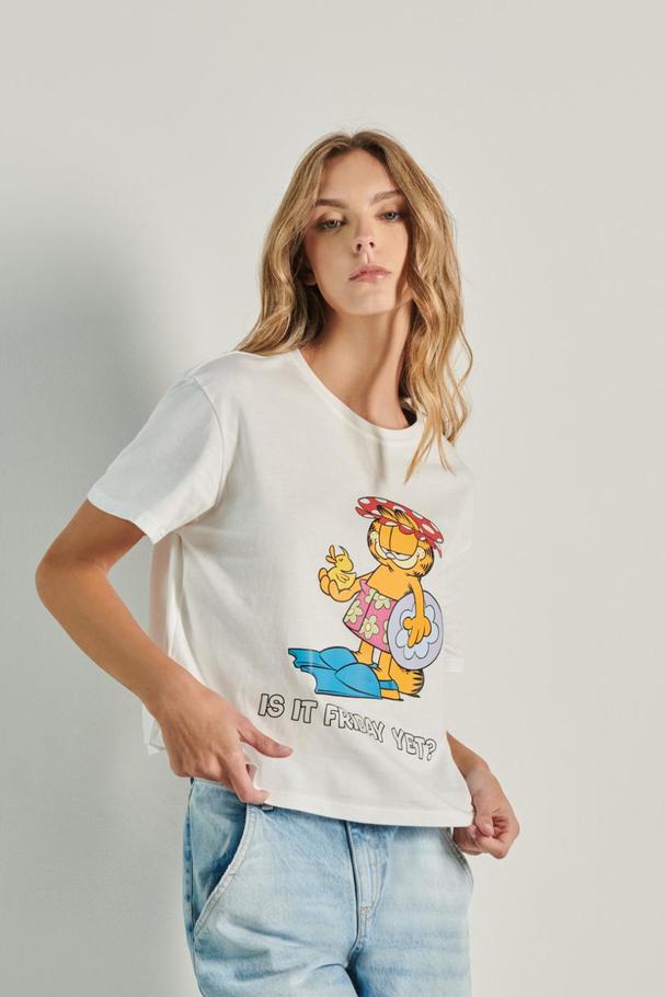 Oferta de Camiseta unicolor crop top con manga corta y diseño de Garfield por $29900 en Koaj