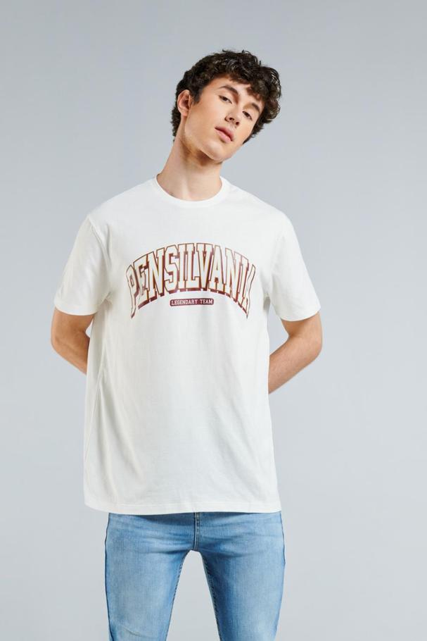 Oferta de Camiseta unicolor oversize con diseño college de Pensilvania y cuello redondo por $29900 en Koaj