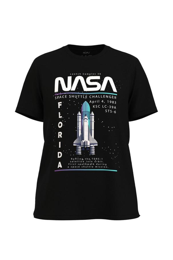 Oferta de Camiseta unicolor con cuello redondo y diseño de NASA por $25900 en Koaj