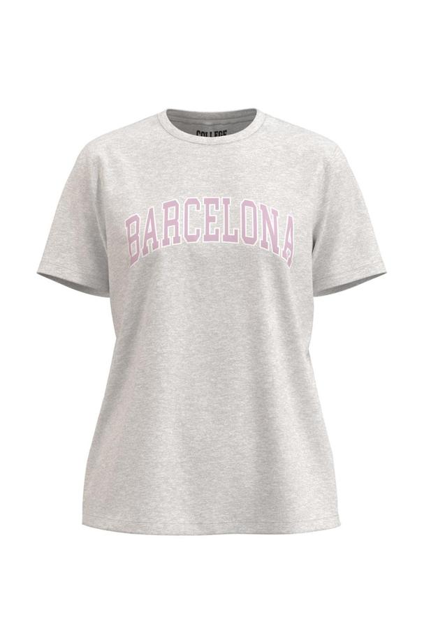 Oferta de Camiseta unicolor con diseño college y cuello redondo por $25900 en Koaj