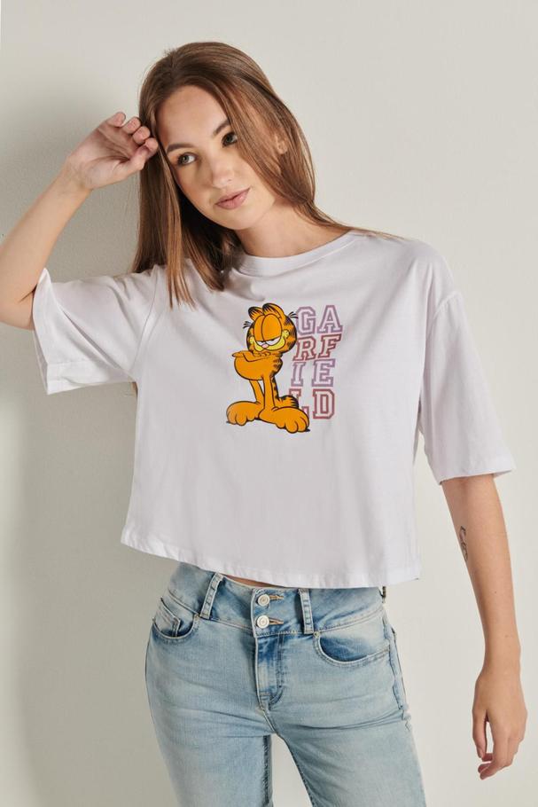 Oferta de Camiseta crop top oversize blanca con diseño de Garfield en frente por $25900 en Koaj