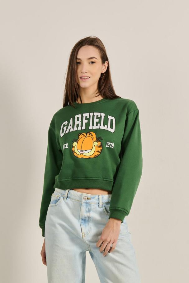 Oferta de Buzo verde oscuro cuello redondo con diseño de Garfield por $59900 en Koaj