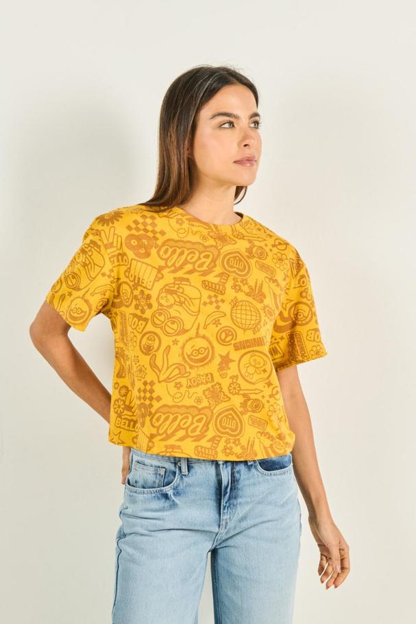 Oferta de Camiseta crop top amarilla clara con diseños de Minions por $34900 en Koaj
