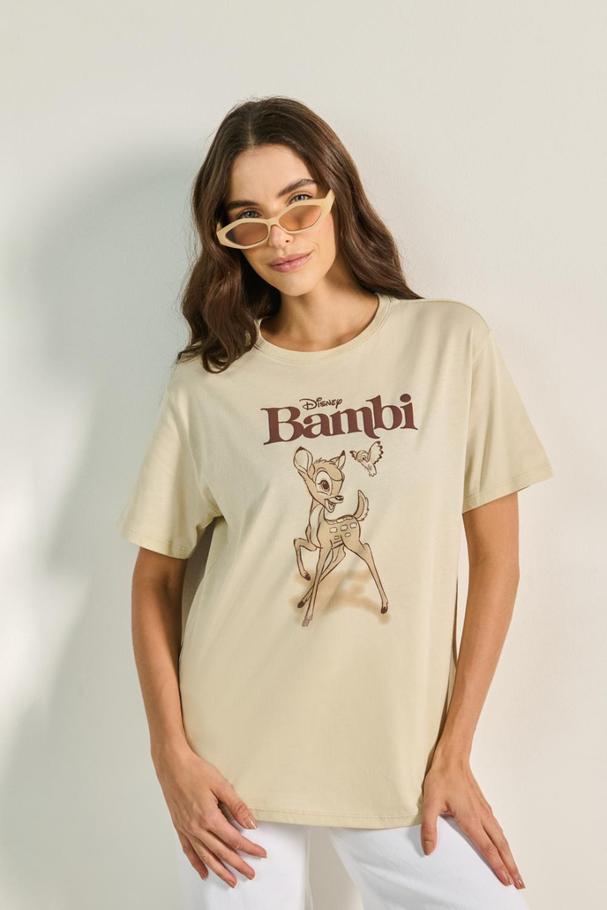 Oferta de Camiseta kaki clara manga corta con estampado de Bambi por $34900 en Koaj